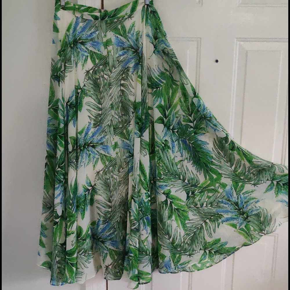 Flowy skirt